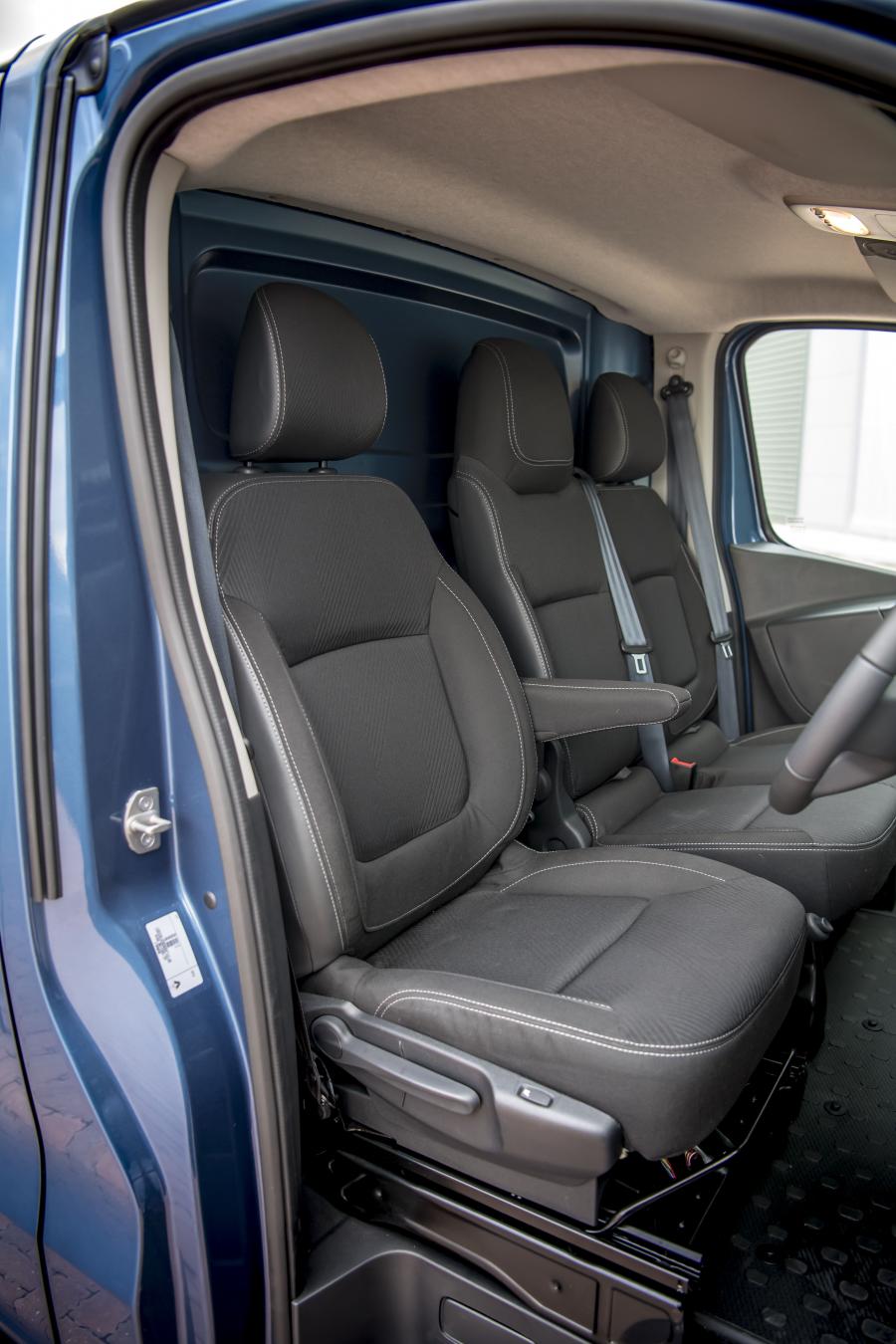 Интерьер Renault Trafic Van (X82) 2019 года  (UK) (фото 18 из 42)